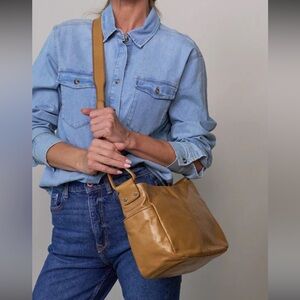 HOBO Sheila Crossbody Bag